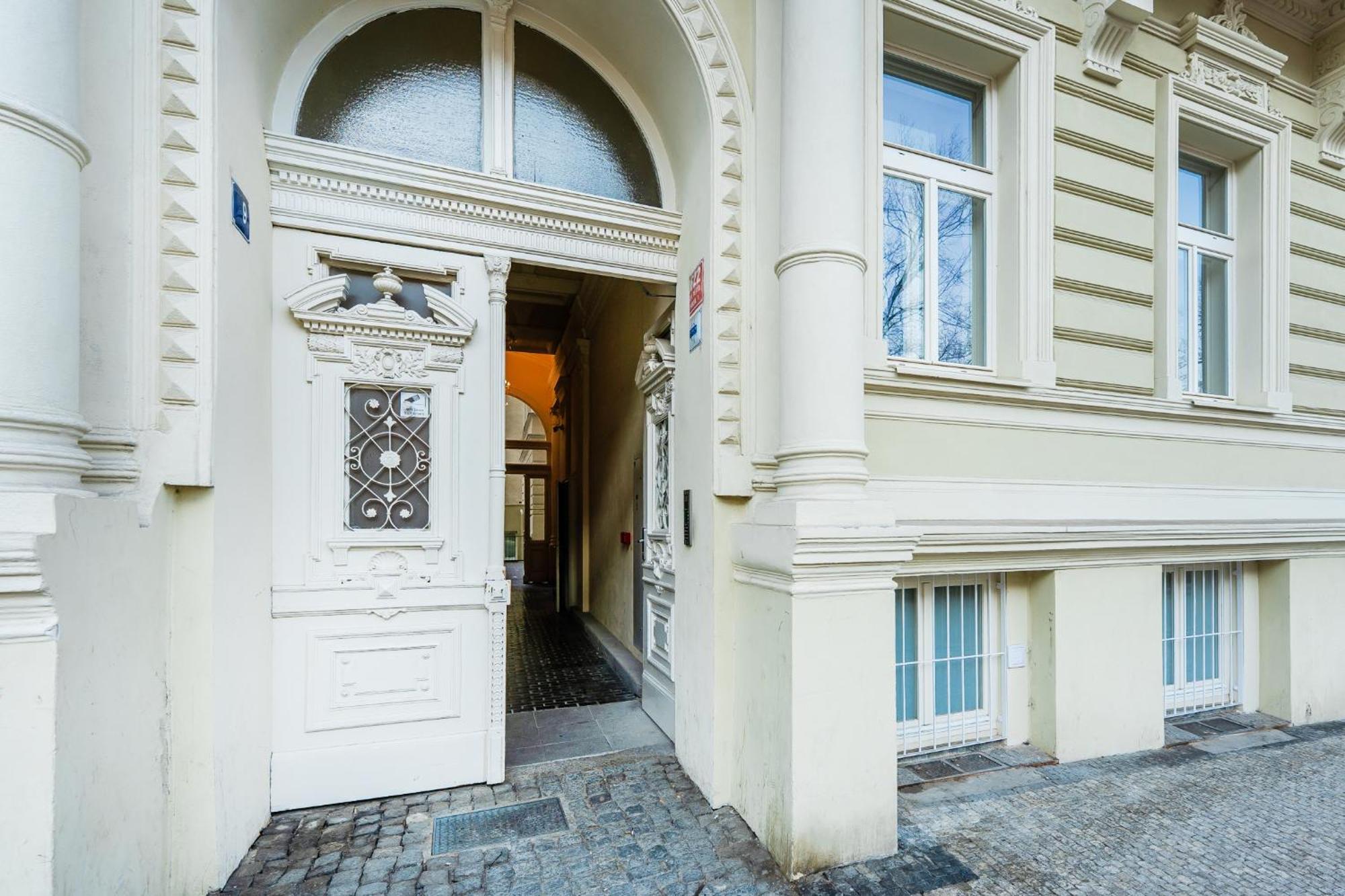 Apartment Sunny One Bedroom Flat With National Museum View Prague